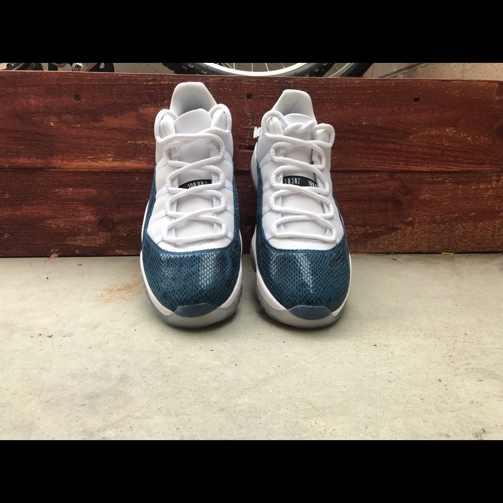 Jordan 11 low “snakeskin navy” size 13